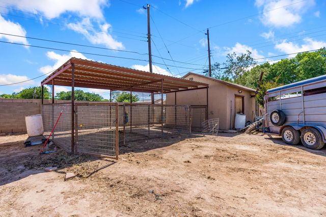 2842 La Fonda Drive SW, Albuquerque, NM 87105