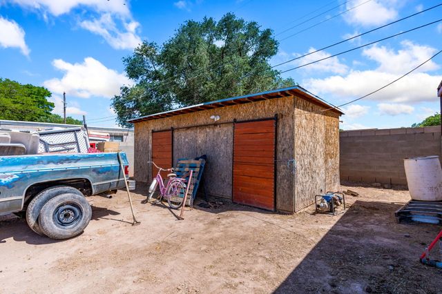 2842 La Fonda Drive SW, Albuquerque, NM 87105