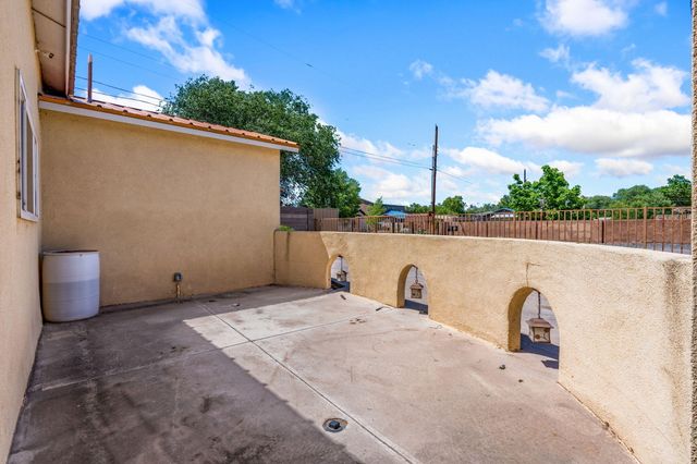 2842 La Fonda Drive SW, Albuquerque, NM 87105