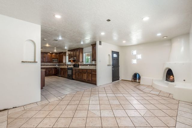 2842 La Fonda Drive SW, Albuquerque, NM 87105