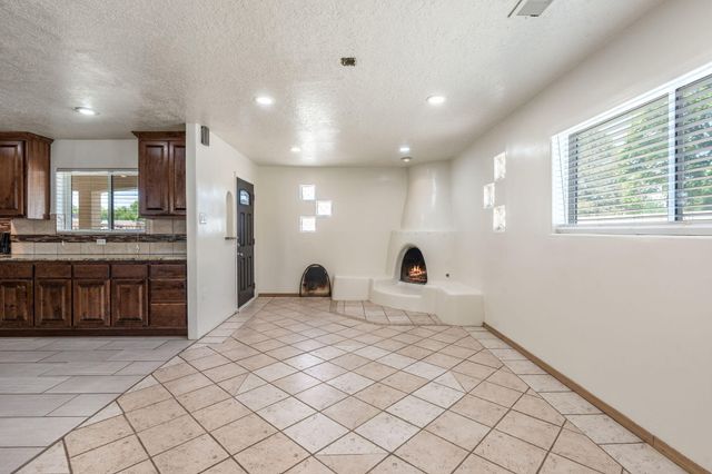 2842 La Fonda Drive SW, Albuquerque, NM 87105
