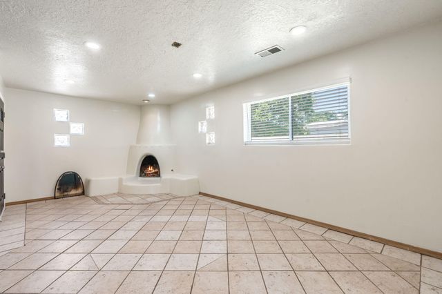2842 La Fonda Drive SW, Albuquerque, NM 87105