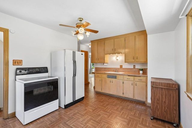 5740 N Dexter AVENUE, Glendale, WI 53209