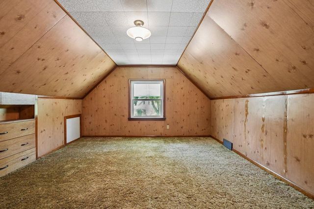 5740 N Dexter AVENUE, Glendale, WI 53209