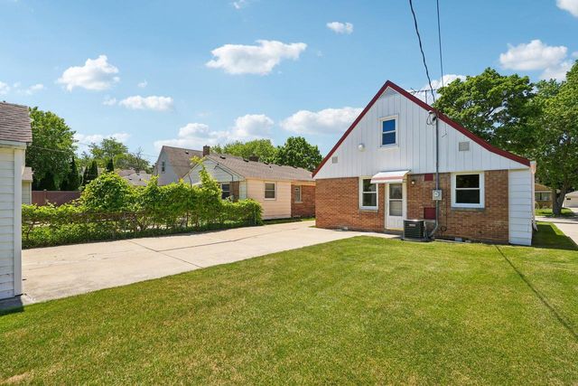 5740 N Dexter AVENUE, Glendale, WI 53209