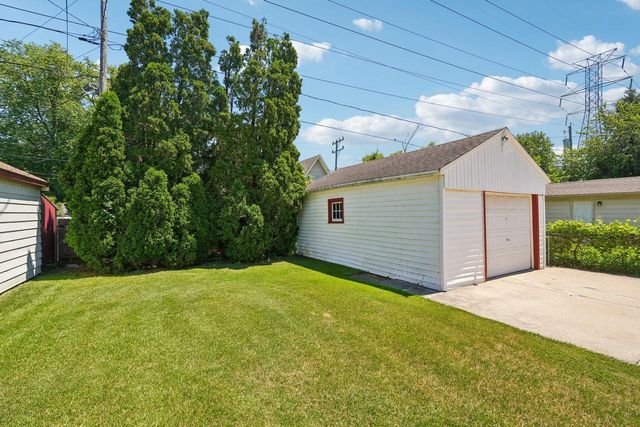5740 N Dexter AVENUE, Glendale, WI 53209
