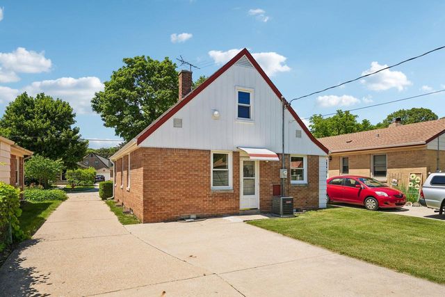 5740 N Dexter AVENUE, Glendale, WI 53209