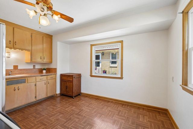 5740 N Dexter AVENUE, Glendale, WI 53209