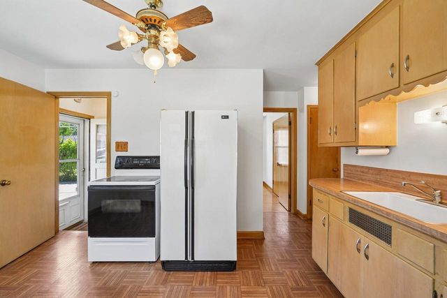 5740 N Dexter AVENUE, Glendale, WI 53209