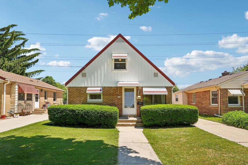 5740 N Dexter AVENUE, Glendale, WI 53209