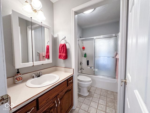 604 N Buckingham Court, Anderson, IN 46013