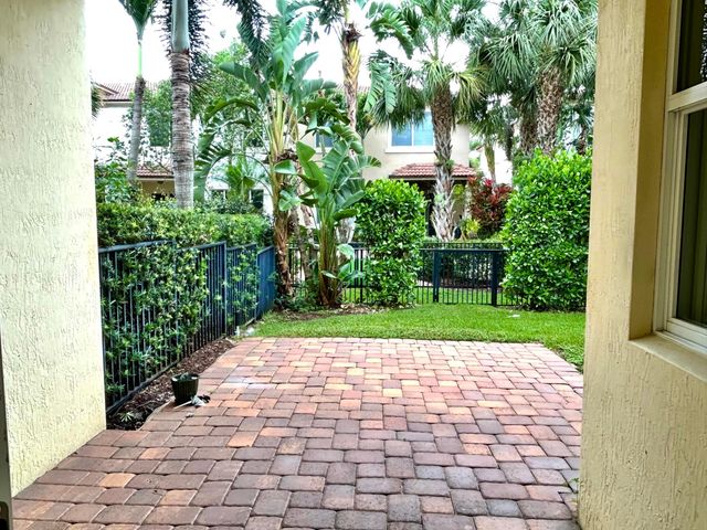 2024 FOXTAIL VIEW Court, West Palm Beach, FL 33411