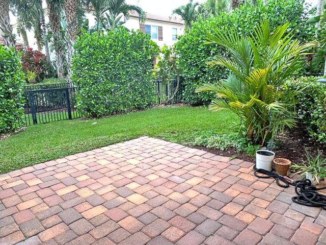 2024 FOXTAIL VIEW Court, West Palm Beach, FL 33411