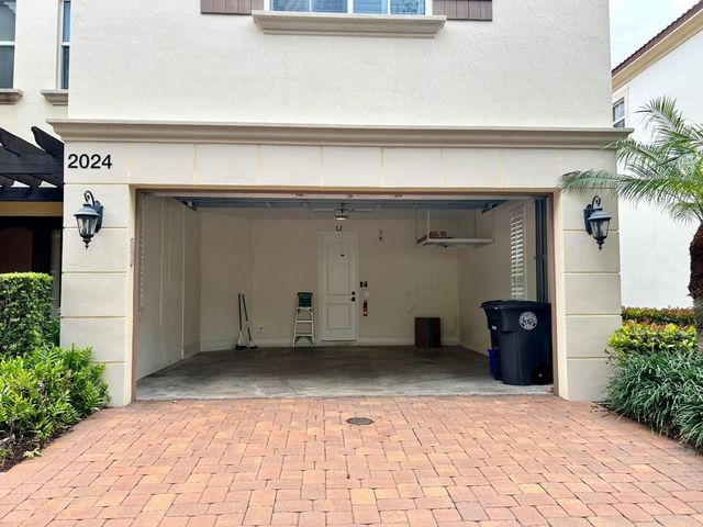 2024 FOXTAIL VIEW Court, West Palm Beach, FL 33411