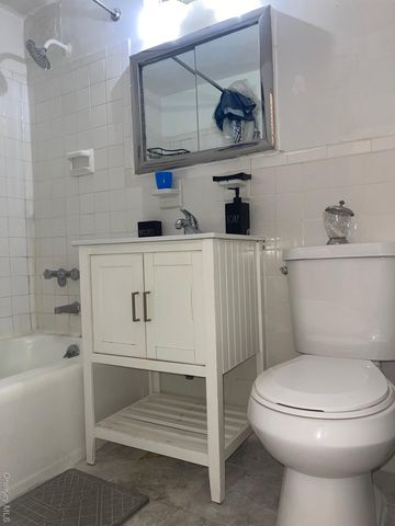 89-15 Parsons Boulevard 3L, Jamaica, NY 11432