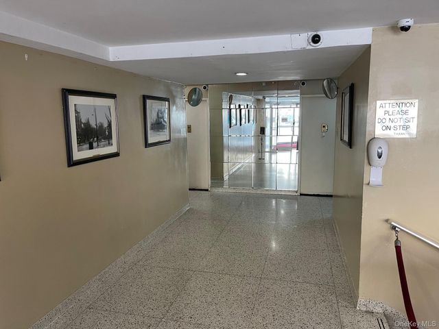 89-15 Parsons Boulevard 3L, Jamaica, NY 11432