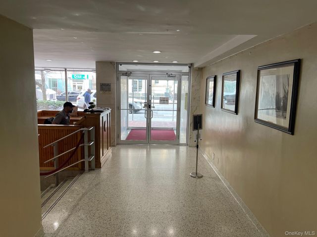 89-15 Parsons Boulevard 3L, Jamaica, NY 11432