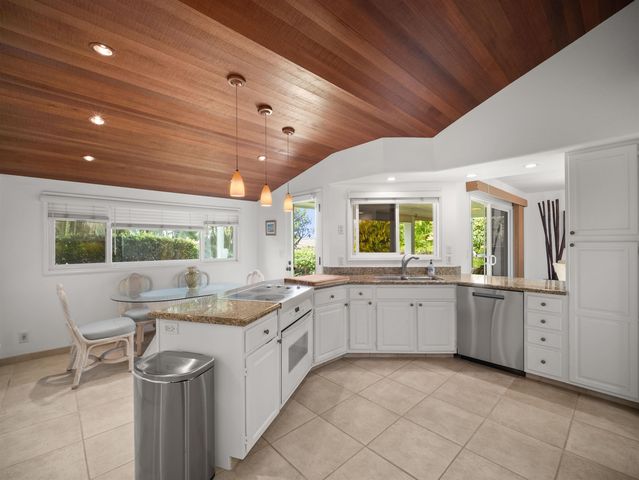 212 E Ikea Kai Pl, Kihei, HI 96753