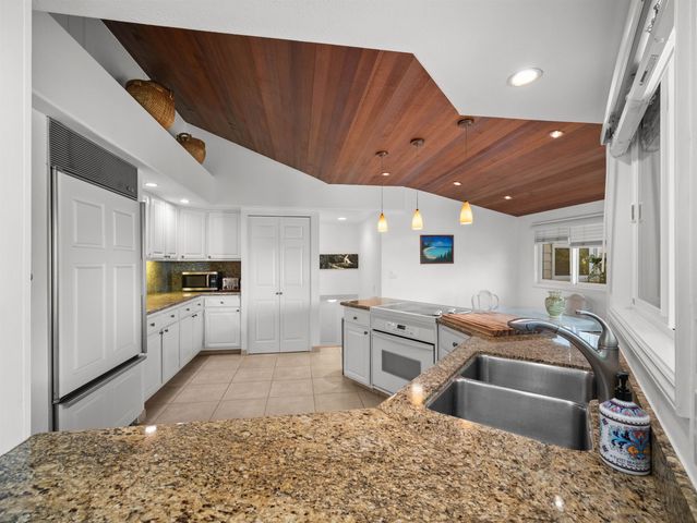 212 E Ikea Kai Pl, Kihei, HI 96753