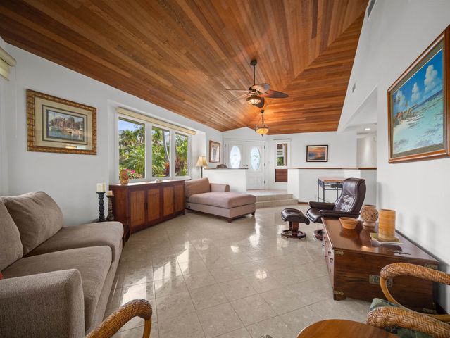 212 E Ikea Kai Pl, Kihei, HI 96753