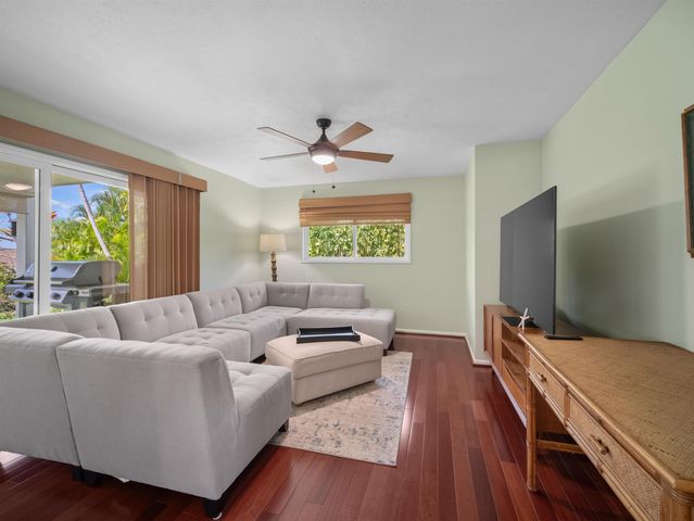 212 E Ikea Kai Pl, Kihei, HI 96753