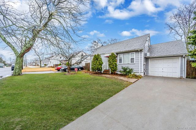 41 Brookside Court, Copiague, NY 11726