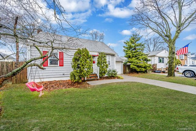 41 Brookside Court, Copiague, NY 11726