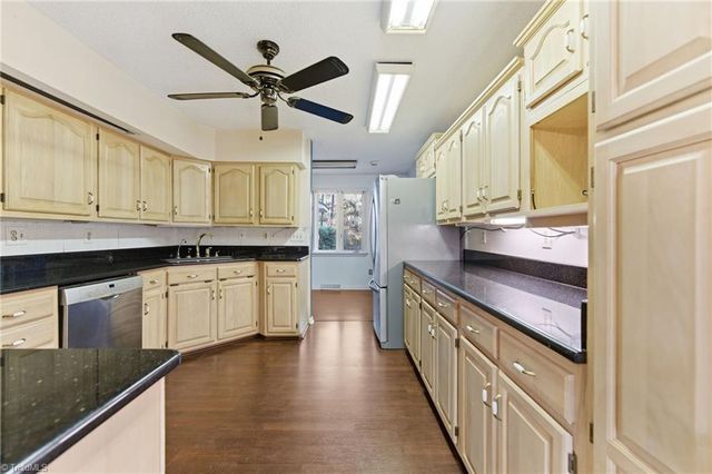 124 Ridgeway Lane, Lexington, NC 27295