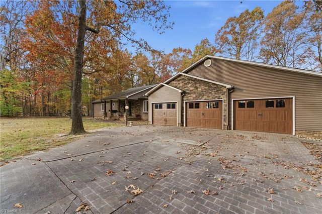 124 Ridgeway Lane, Lexington, NC 27295