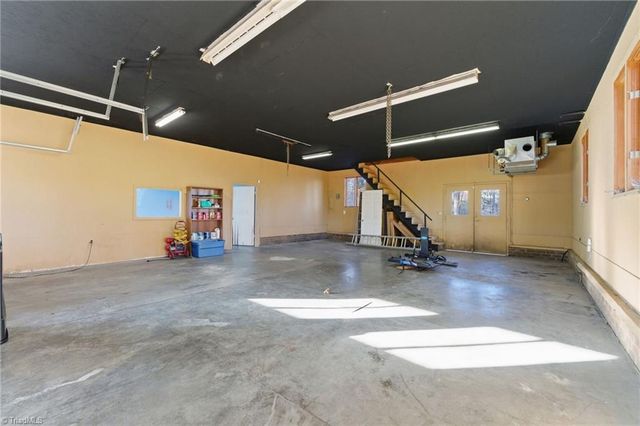 124 Ridgeway Lane, Lexington, NC 27295