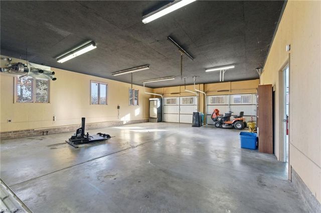 124 Ridgeway Lane, Lexington, NC 27295