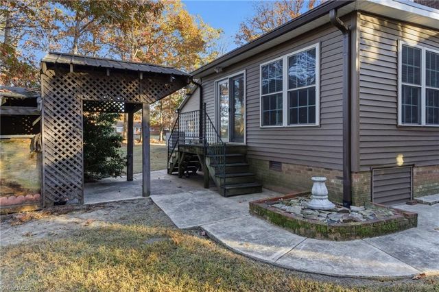 124 Ridgeway Lane, Lexington, NC 27295