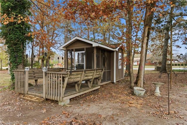 124 Ridgeway Lane, Lexington, NC 27295