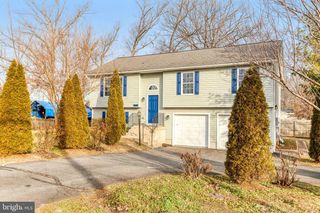 8606 SPRUCE ST, Manassas, VA 20111