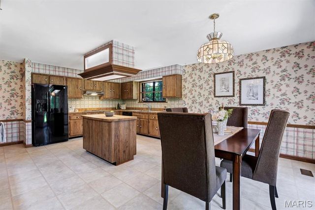9733 Fall Ridge Trail, Sunset Hills, MO 63127