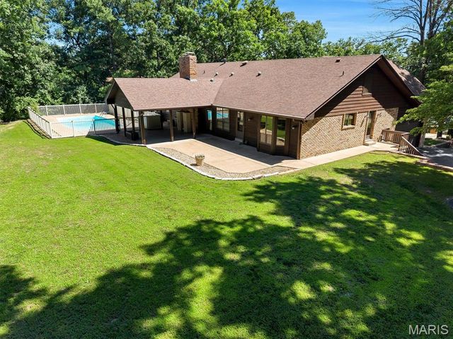 9733 Fall Ridge Trail, Sunset Hills, MO 63127