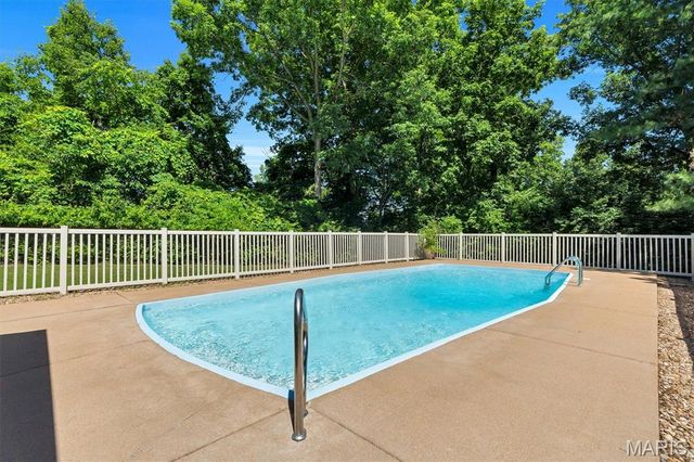 9733 Fall Ridge Trail, Sunset Hills, MO 63127