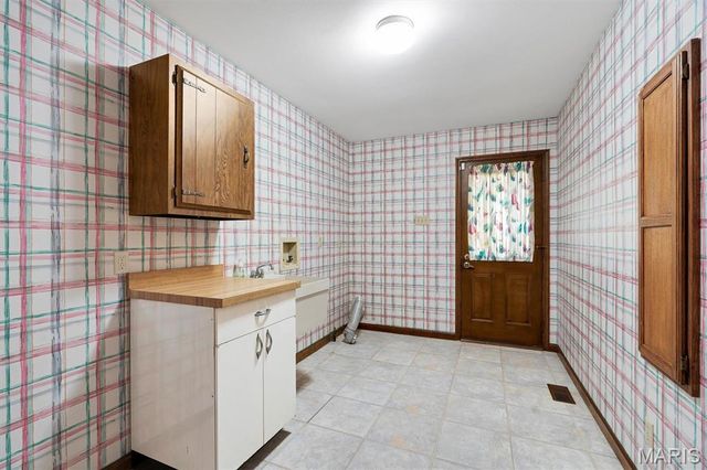 9733 Fall Ridge Trail, Sunset Hills, MO 63127