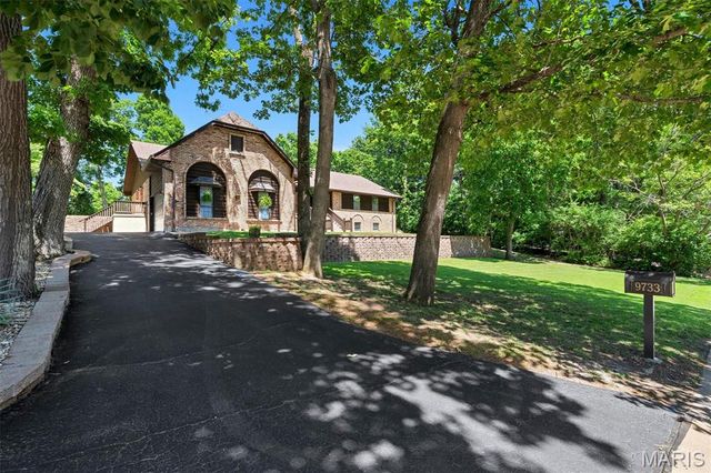 9733 Fall Ridge Trail, Sunset Hills, MO 63127