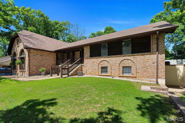 9733 Fall Ridge Trail, Sunset Hills, MO 63127