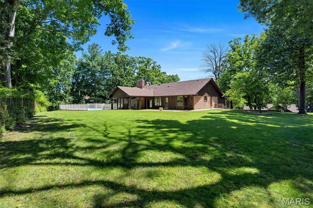 9733 Fall Ridge Trail, Sunset Hills, MO 63127