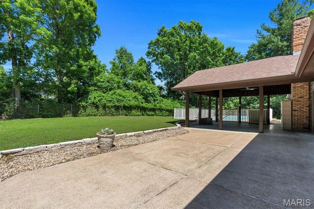 9733 Fall Ridge Trail, Sunset Hills, MO 63127