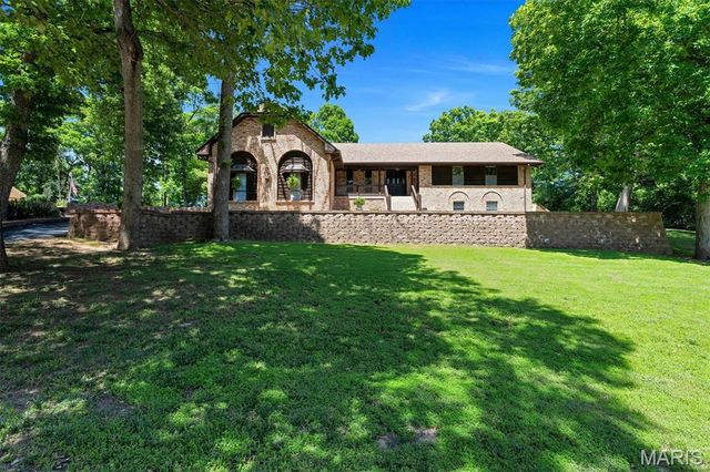 9733 Fall Ridge Trail, Sunset Hills, MO 63127