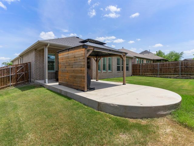 942 Lawless Lane, Fate, TX 75087