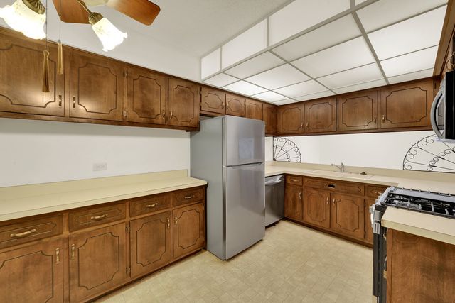 10351 Menard Avenue 322, Oak Lawn, IL 60453