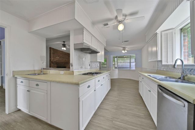 807 Richvale Lane, Houston, TX 77062