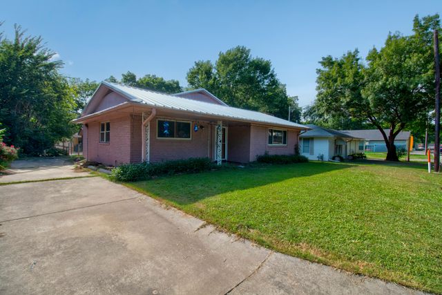 929 Dodson Street, Gainesville, TX 76240