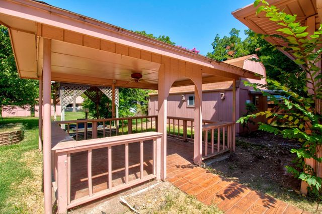 929 Dodson Street, Gainesville, TX 76240