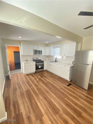 808 Marmion Avenue, Youngstown, OH 44502