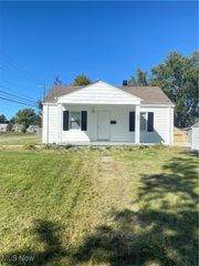 808 Marmion Avenue, Youngstown, OH 44502